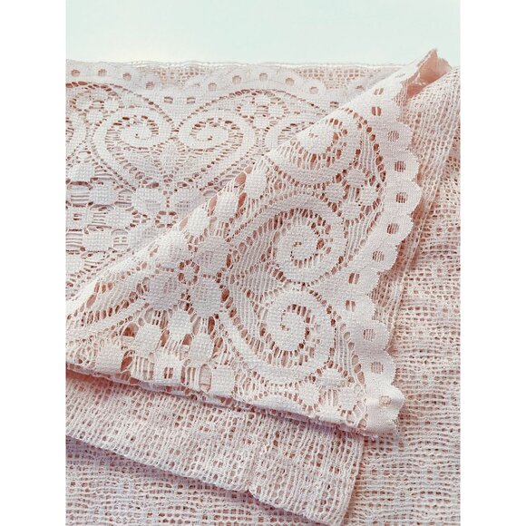 Vintage 90s pink curtain, contemporary ladder work lace, floral scalloped edge - Picture 9 of 9